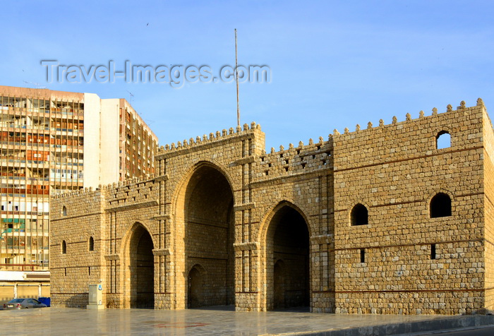 saudi-arabia54: Jeddah, Saudi Arabia: Mecca gate / Bab Makkah gate in the historic Al-Balad district - part of the old city wall, Historic Jeddah, the Gate to Makkah, UNESCO World Heritage Site - photo by M.Torres - (c) Travel-Images.com - Stock Photography agency - Image Bank