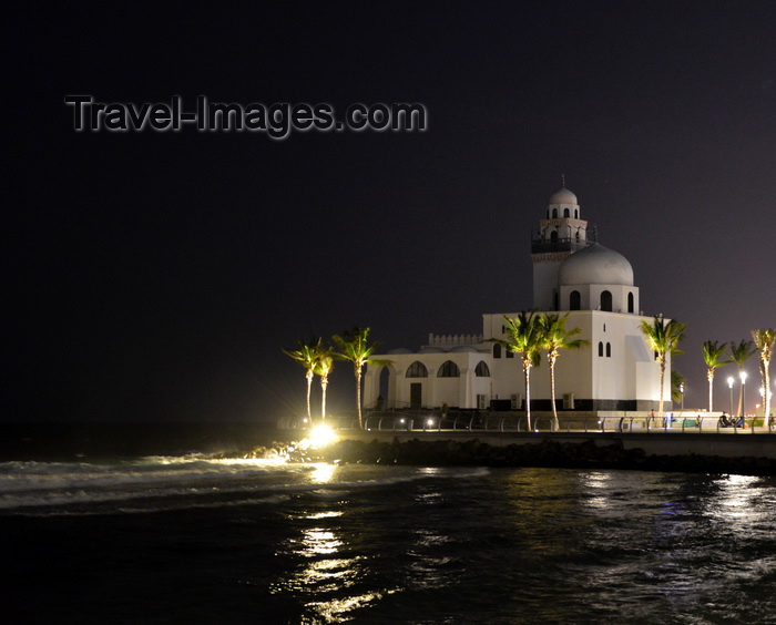 saudi-arabia57: Jeddah, Mecca Region, Saudi Arabia: Red Sea and Corniche Mosque at night - architect Abdel-Wahed El-Wakil - photo by M.Torres - (c) Travel-Images.com - Stock Photography agency - Image Bank