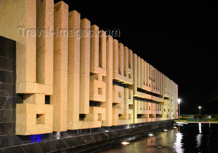 saudi-arabia58: Jeddah, Mecca Region, Saudi Arabia: Al Towhed Roundabout - La Ilah Illa Allah roundabout - the Shahada Islamic creed in stone, Northern Corniche Street - photo by M.Torres - (c) Travel-Images.com - Stock Photography agency - Image Bank