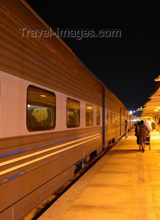 saudi-arabia59: Al-Hofuf, Al-Ahsa Oasis, Eastern Province, Saudi Arabia: fast train from Riyadh to Dammam at the railway station - photo by M.Torres - (c) Travel-Images.com - Stock Photography agency - Image Bank