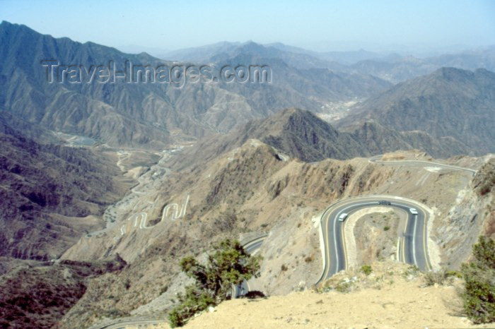 saudi-arabia6: Saudi Arabia - Asir province - Rajal Almie valley: meandering road (photo by F.Rigaud) - (c) Travel-Images.com - Stock Photography agency - Image Bank