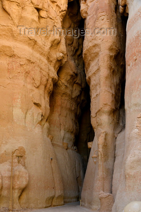 saudi-arabia66: Al-Qarah, Al-Hofuf, Al-Ahsa Oasis, Eastern Province, Saudi Arabia: entrance to the Al-Nashab cave, Al-Qarah mountain / Jabal Al-Qarah / Al-shaba'an mountain - UNESCO world heritage site - photo by M.Torres - (c) Travel-Images.com - Stock Photography agency - Image Bank