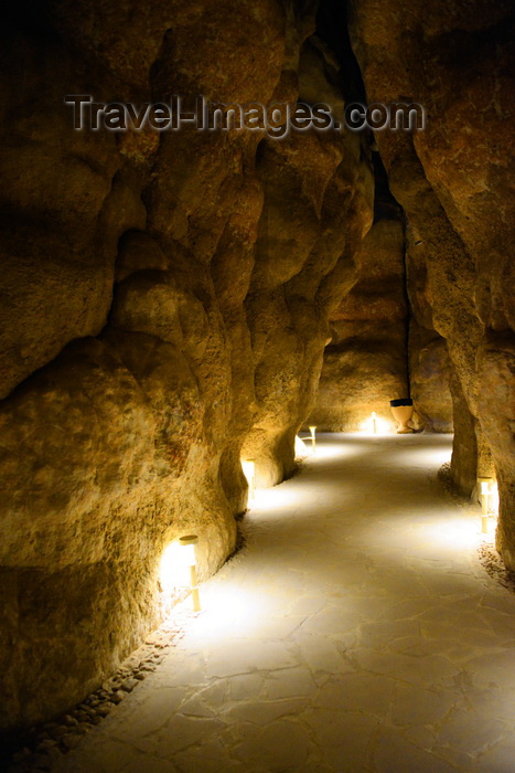 saudi-arabia67: Al-Qarah, Al-Hofuf, Al-Ahsa Oasis, Eastern Province, Saudi Arabia: Al-Nashab cave at Al-Qarah mountain - UNESCO world heritage site - photo by M.Torres - (c) Travel-Images.com - Stock Photography agency - Image Bank