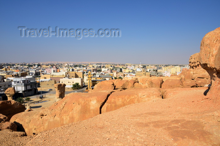 saudi-arabia77: Al-Qarah, Al-Hofuf, Al-Ahsa Oasis, Eastern Province, Saudi Arabia: view from the top of Al-Qarah mountain towards the village - Jabal Al-Qarah, UNESCO world heritage site - photo by M.Torres - (c) Travel-Images.com - Stock Photography agency - Image Bank