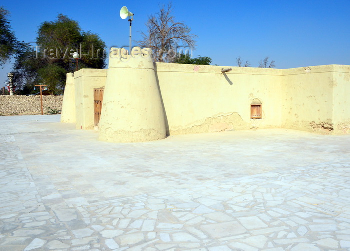 saudi-arabia81: Al-Kilabiyah, Al-Ahsa Oasis, Al-Hofuf, Al-Ahsa Governorate, Eastern Province, Saudi Arabia: Jawatha Mosque, oldest mosque in eastern Arabia - photo by M.Torres - (c) Travel-Images.com - Stock Photography agency - Image Bank