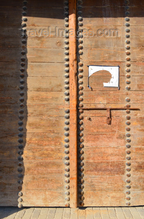 saudi-arabia84: Al-Hofuf, Al-Ahsa Oasis, Eastern Province, Saudi Arabia: old wooden gate of Ibrahim Castle, a 16th century Ottoman fortress - UNESCO world heritage site - photo by M.Torres - (c) Travel-Images.com - Stock Photography agency - Image Bank