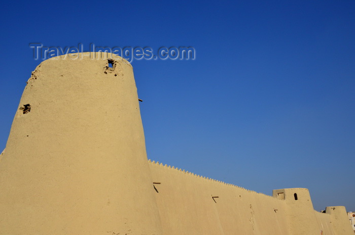 saudi-arabia86: Al-Hofuf, Al-Ahsa Oasis, Eastern Province, Saudi Arabia: walls and towers of Ibrahim Castle, a 16th century Ottoman fortress - UNESCO world heritage site - photo by M.Torres - (c) Travel-Images.com - Stock Photography agency - Image Bank