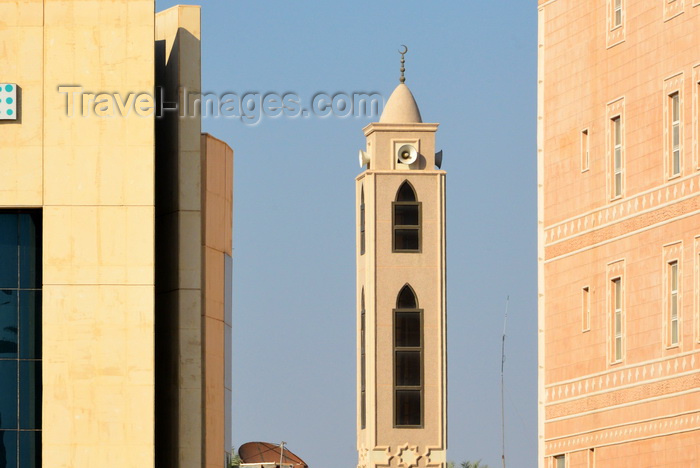 saudi-arabia90: Al-Hofuf, Al-Ahsa Oasis, Al-Ahsa Governorate, Eastern Province, Saudi Arabia: minaret between buildings - Mosque in Umkhraisan Street - photo by M.Torres - (c) Travel-Images.com - Stock Photography agency - Image Bank