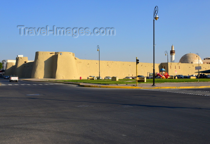 saudi-arabia96: Al-Hofuf, Al-Ahsa Oasis, Eastern Province, Saudi Arabia: Ibrahim Castle with the Qubbah Mosque - UNESCO world heritage site - photo by M.Torres - (c) Travel-Images.com - Stock Photography agency - Image Bank