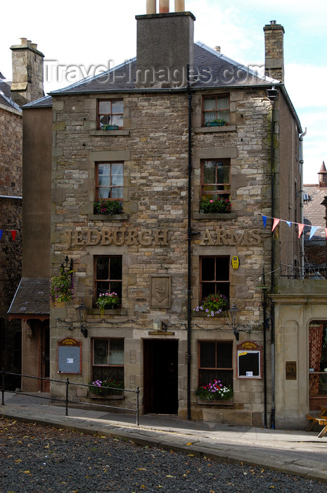 scot100: Jedburgh, Borders, Scotland: Jedburgh Arms Hotel directly across the street from Jedburgh Abbey - photo by C.McEachern - (c) Travel-Images.com - Stock Photography agency - Image Bank