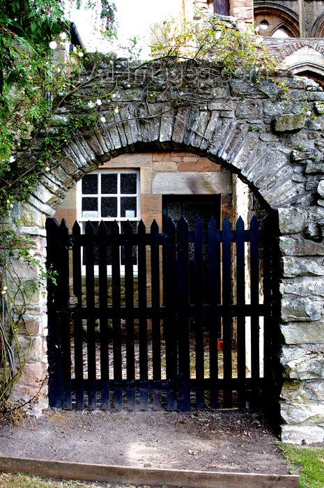 scot103: Jedburgh, Borders, Scotland: the Abbey - gate - photo by C.McEachern - (c) Travel-Images.com - Stock Photography agency - Image Bank