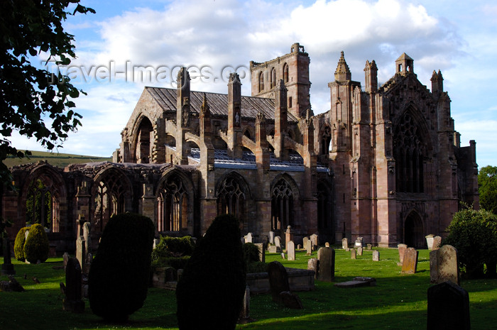scot106: Melrose, Borders, Scotland: the Abbey - photo by C.McEachern - (c) Travel-Images.com - Stock Photography agency - Image Bank