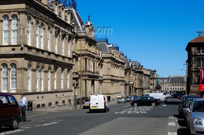 scot115: Scotland - Edinburgh: street scene - great architecture - photo by C.McEachern - (c) Travel-Images.com - Stock Photography agency - Image Bank