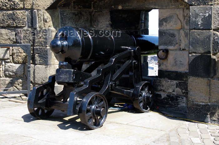 scot143: Scotland - Edinburgh: one of many canons on display at Edinburgh Castle - photo by C.McEachern - (c) Travel-Images.com - Stock Photography agency - Image Bank