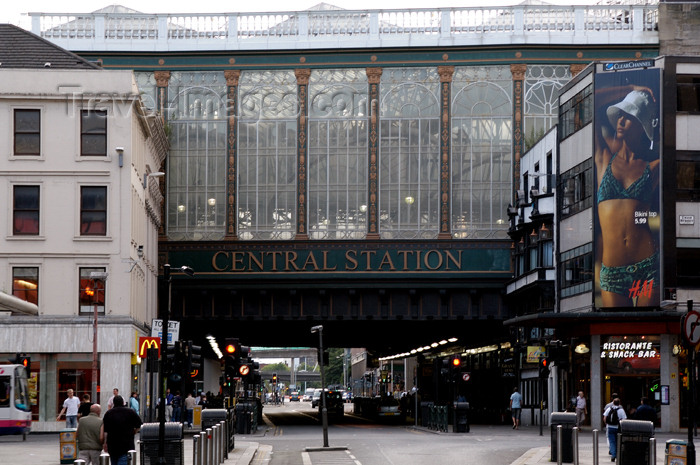 scot157: Scotland - Glasgow: Central Station- Glasgow's main train station in the heart of the city serving comuters and long distance trains - photo by C.McEachern - (c) Travel-Images.com - Stock Photography agency - Image Bank