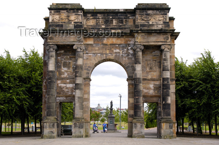 scot164: Scotland - Glasgow - Gates to Glasgow Green, a very large park in city center bordering on the Clyde River - photo by C.McEachern - (c) Travel-Images.com - Stock Photography agency - Image Bank