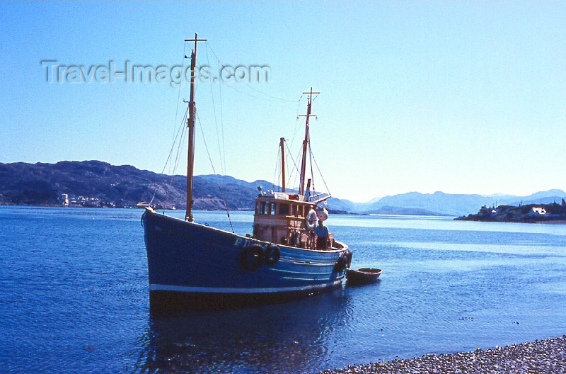 scot18: Scotland - Kyle of Lochalsh, Highlands: fishing boat arriving - photo by D.S.Jackson - (c) Travel-Images.com - Stock Photography agency - Image Bank