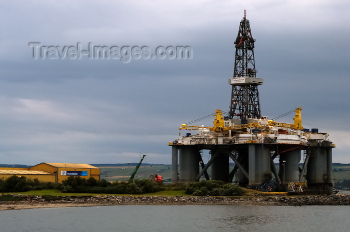 scot211: Scotland - Invergordon: North Sea oil rig on Cromarty Firth - GSF Arctic II - rig dwarfs the adjacent workshopI - Global SantaFe Corporation - Semisub still - Rig Design: Friede & Goldman L-907 Enhanced Pacesetter - photo by C.McEachern - (c) Travel-Images.com - Stock Photography agency - Image Bank