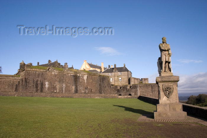 scot24: Stirling, Scotland, UK: Stirling castle - Statue of Robert the Bruce on the esplanade - photo by I.Middleton - (c) Travel-Images.com - Stock Photography agency - Image Bank