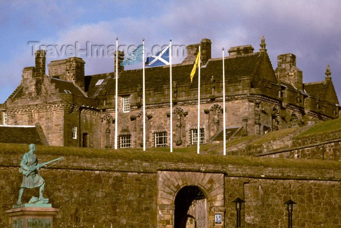 scot36: UK - Scotland - Stirling: the castle sits atop a volcanic crag - photo by F.Rigaud - (c) Travel-Images.com - Stock Photography agency - Image Bank