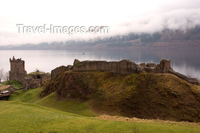 scot43: Loch Ness, Highlands, Scotland: Urquhart Castle beside Loch Ness - cloud cover - photo by I.Middleton - (c) Travel-Images.com - Stock Photography agency - Image Bank