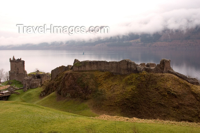 scot43: Loch Ness, Highlands, Scotland: Urquhart Castle beside Loch Ness - cloud cover - photo by I.Middleton - (c) Travel-Images.com - Stock Photography agency - Image Bank