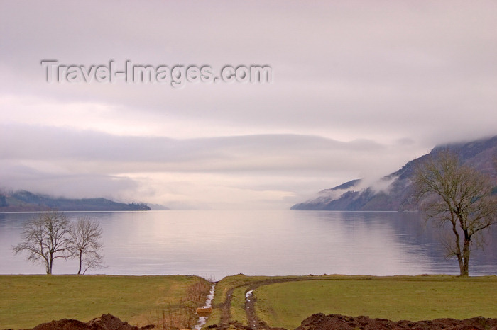 scot46: Loch Ness, Highlands, Scotland: gray day - photo by I.Middleton - (c) Travel-Images.com - Stock Photography agency - Image Bank