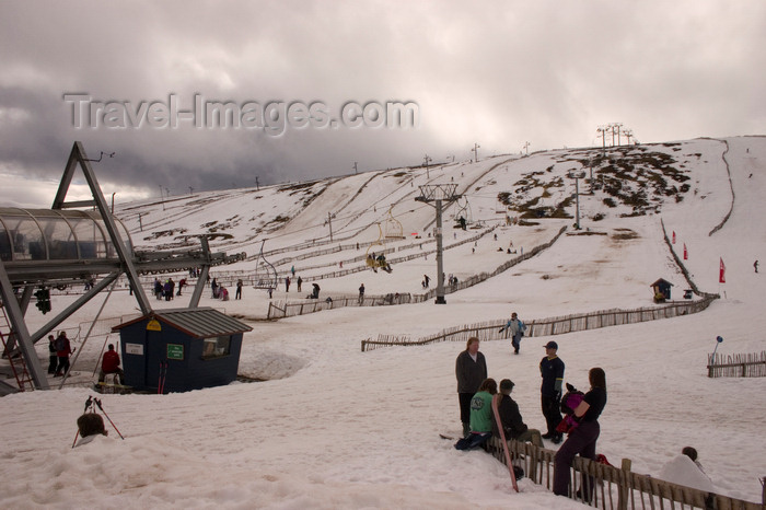 scot47: Cairngorm Mountains, Highlands, Scotland: Ski resort - ski lifts - photo by I.Middleton - (c) Travel-Images.com - Stock Photography agency - Image Bank