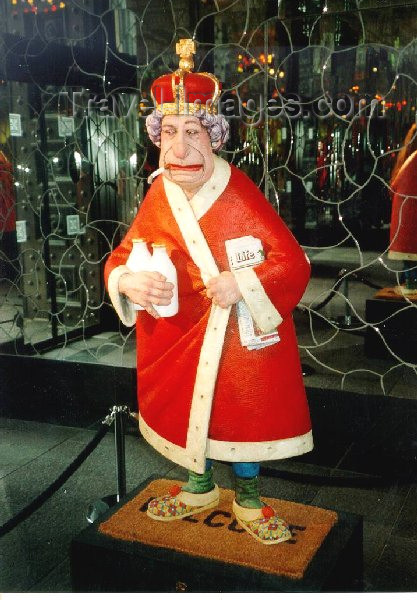 scot5: Scotland - Ecosse - Glasgow / GLA : Majesty? - Queen Elizabeth II at the modern art museum - photo by M.Torres - (c) Travel-Images.com - Stock Photography agency - Image Bank