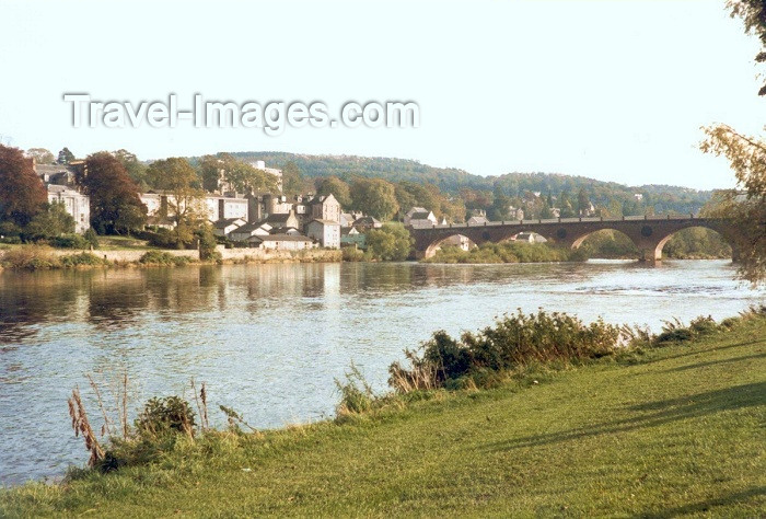 scot66: Scotland - Scotland - Perth / Peairt (Pertshire and Kinross): by the river Tay - photo by P.Willis - (c) Travel-Images.com - Stock Photography agency - Image Bank
