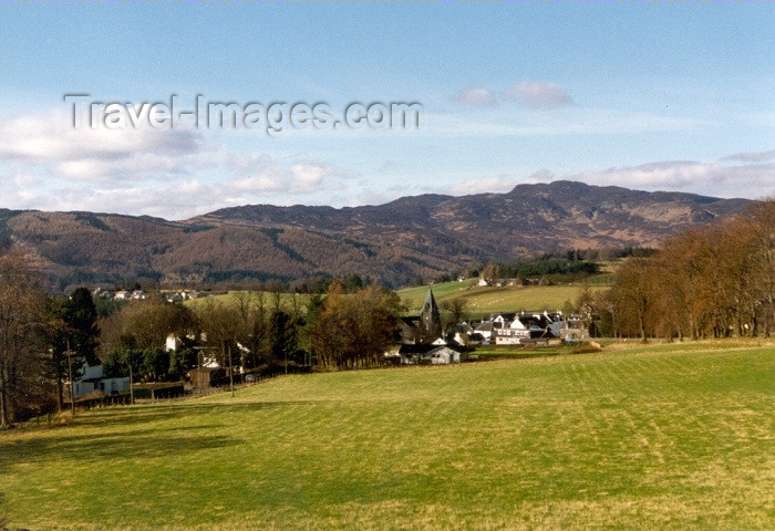scot67: Scotland - Scotland - Pitlochry (Pertshire and Kinross / Peairt agus Ceann Rois): from the fields - photo by P.Willis - (c) Travel-Images.com - Stock Photography agency - Image Bank