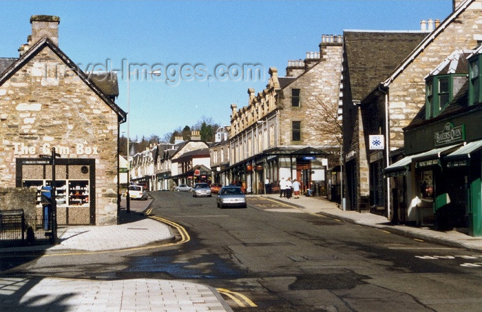 scot68: Scotland - Ecosse - Pitlochry (Perth and Kinross / Peairt agus Ceann Rois): centre - photo by P.Willis - (c) Travel-Images.com - Stock Photography agency - Image Bank