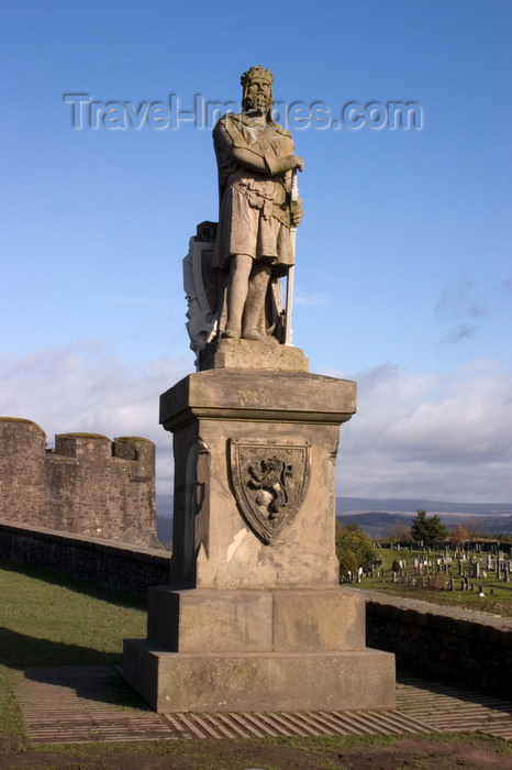 scot72: Stirling, Scotland, UK: Stirling castle - famous for several sieges during the Wars of Scottish Independence - Statue of Robert the Bruce on the esplanade - photo by I.Middleton - (c) Travel-Images.com - Stock Photography agency - Image Bank