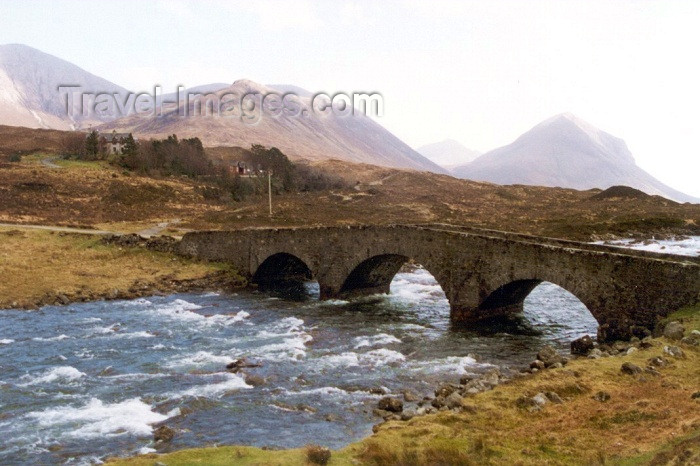 scot74: Scotland - Isle of Skye: Sligachan bridge - photo by P.Willis - (c) Travel-Images.com - Stock Photography agency - Image Bank