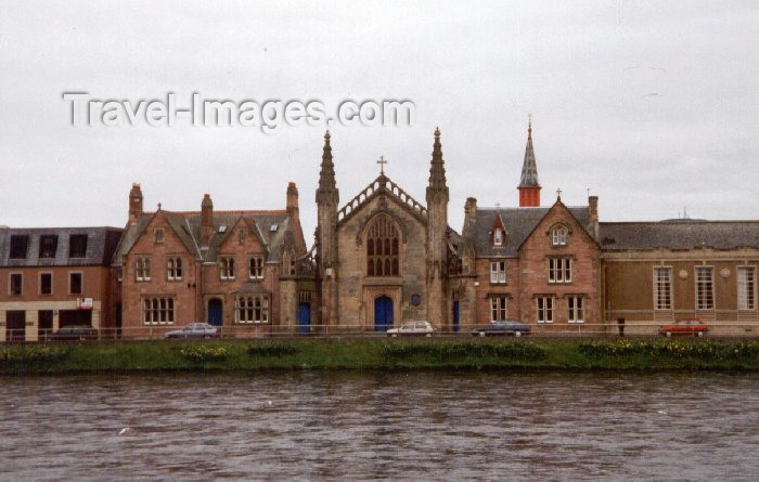 scot8: Scotland - Inverness / INV, Highlands: on the water - River Ness - photo by M.Torres - (c) Travel-Images.com - Stock Photography agency - Image Bank