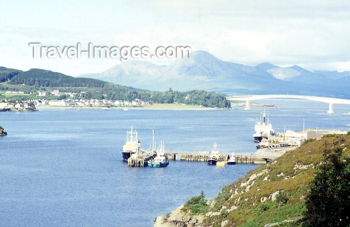 scot80: Scotland - Isle of Skye: bridge and Kyle of Lochalsh - photo by T.Brown - (c) Travel-Images.com - Stock Photography agency - Image Bank