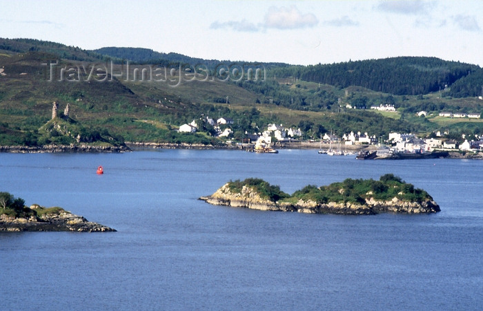 scot81: Scotland - Isle of Skye: islets - photo by T.Brown - (c) Travel-Images.com - Stock Photography agency - Image Bank