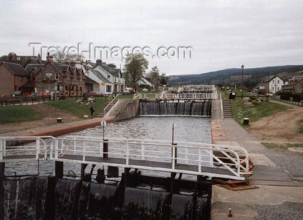 scot9: Scotland - Fort Augustus, Highlands: locks on the Caledonian Canal - built by Thomas Telford - photo by M.Torres - (c) Travel-Images.com - Stock Photography agency - Image Bank