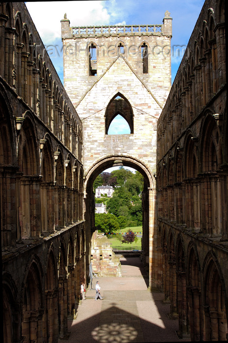 scot93: Jedburgh, Borders, Scotland: the Abbey - photo by C.McEachern - (c) Travel-Images.com - Stock Photography agency - Image Bank