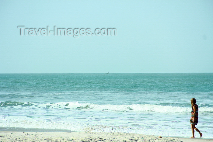 senegal117: Cap Skirring, Oussouye, Basse Casamance (Ziguinchor), Senegal: Young European girl walking on the beach / Rapariga a passear na praia a ver o mar - photo by R.V.Lopes - (c) Travel-Images.com - Stock Photography agency - Image Bank