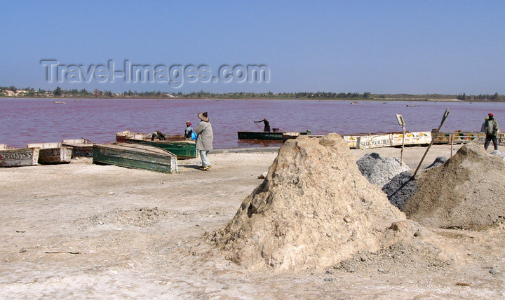 senegal13: Senegal - Lake Retba or Lake Rose: lies on the north side of the Cap Vert peninsula - salt - photo by G.Frysinger - (c) Travel-Images.com - Stock Photography agency - Image Bank