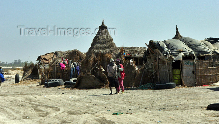 senegal20: Senegal - Lake Retba or Lake Rose: salt industry - temporary housing for the workers - photo by G.Frysinger - (c) Travel-Images.com - Stock Photography agency - Image Bank