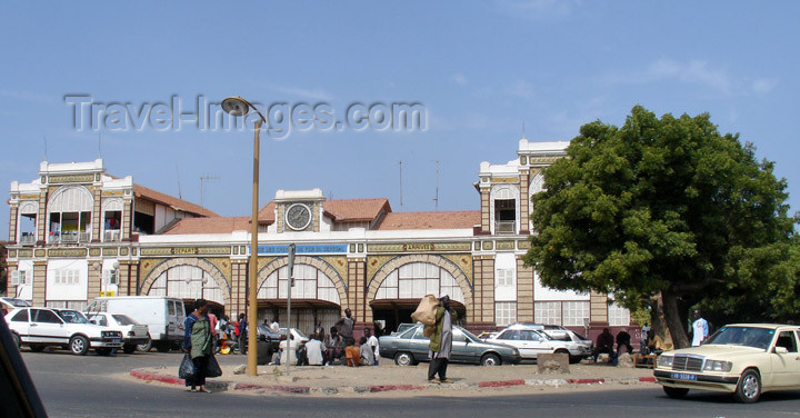 senegal48: Senegal - Dakar: train station - photo by G.Frysinger - (c) Travel-Images.com - Stock Photography agency - Image Bank