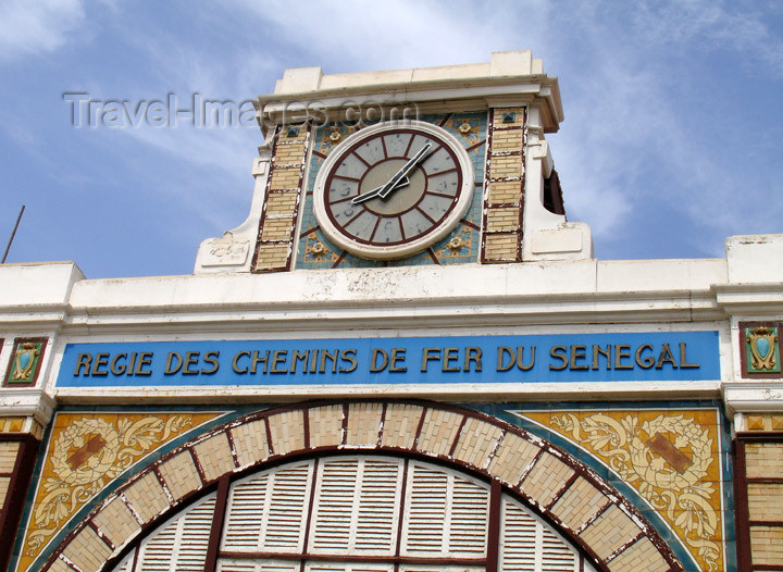 senegal49: Senegal - Dakar: train station - clock - Regie des Chemins de Fer du Senegal - photo by G.Frysinger - (c) Travel-Images.com - Stock Photography agency - Image Bank