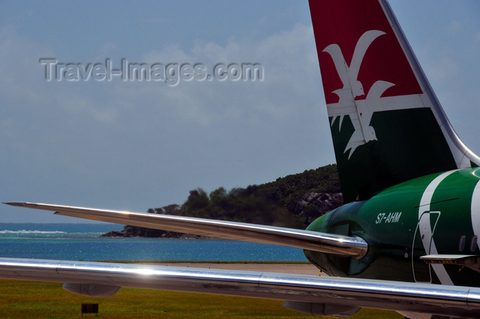 seychelles147: Mahe, Seychelles: tail and wing of Air Seychelles Boeing 767-37D(ER) S7-AHM - Seychelles International Airport - SEZ - photo by M.Torres - (c) Travel-Images.com - Stock Photography agency - Image Bank
