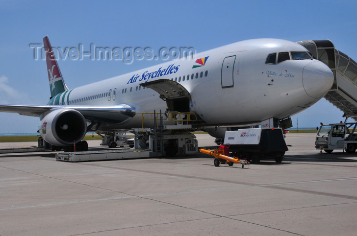 seychelles148: Mahe, Seychelles: Air Seychelles Boeing 767-37D(ER) S7-AHM - Seychelles International Airport - SEZ - photo by M.Torres - (c) Travel-Images.com - Stock Photography agency - Image Bank