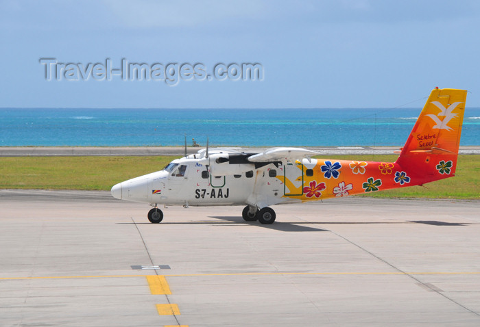 seychelles152: Mahe, Seychelles: Air Seychelles De Havilland Canada DHC-6-300 Twin Otter S7-AAJ (cn 499) Isle of Desroches with hibiscus flowers livery - Seychelles International Airport - SEZ - photo by M.Torres - (c) Travel-Images.com - Stock Photography agency - Image Bank