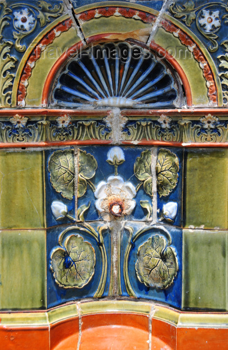seychelles3: Mahe island, Seychelles: Victoria - ceramic fountain celebrating the 40th anniversary of the coronation of Queen Elizabeth II - Independence ave., by the Old Court - photo by  M.Torres - (c) Travel-Images.com - Stock Photography agency - Image Bank