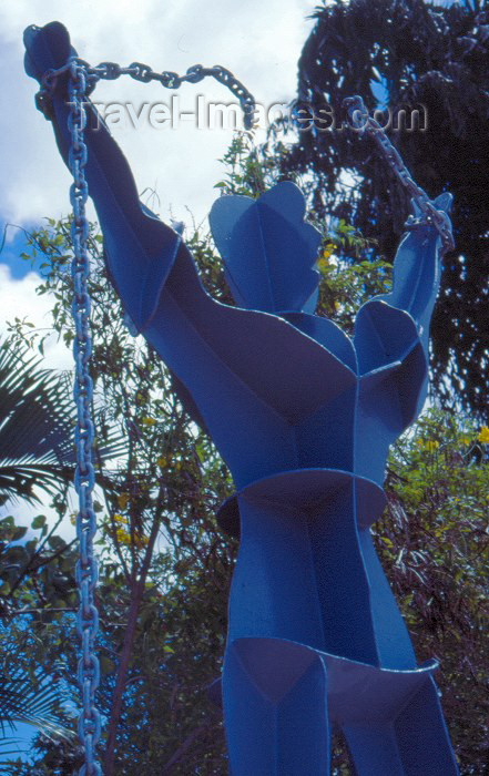 seychelles32: Mahe island, Seychelles: Victoria - Victoria - 'Zonm Lib' or Liberation Monument - dedicated it to the Martyrs of the Revolution against colonial rule - 5th June Avenue - breaking the chains - photo by F.Rigaud - (c) Travel-Images.com - Stock Photography agency - Image Bank