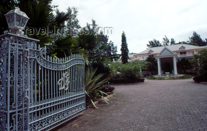 seychelles36: Seychelles - Praslin island: the Casino - gate - photo by F.Rigaud - (c) Travel-Images.com - Stock Photography agency - Image Bank